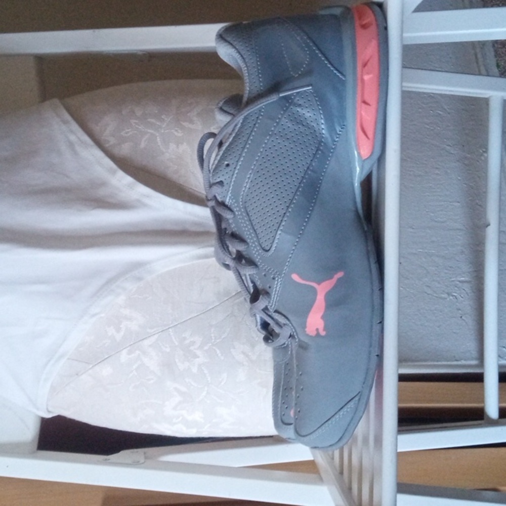 Pumas Woman - Picture 3 of 5